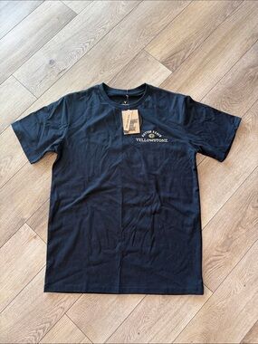 🆕 NWT! Yellowstone Dutton Ranch Black Graphic T-Shirt - size small